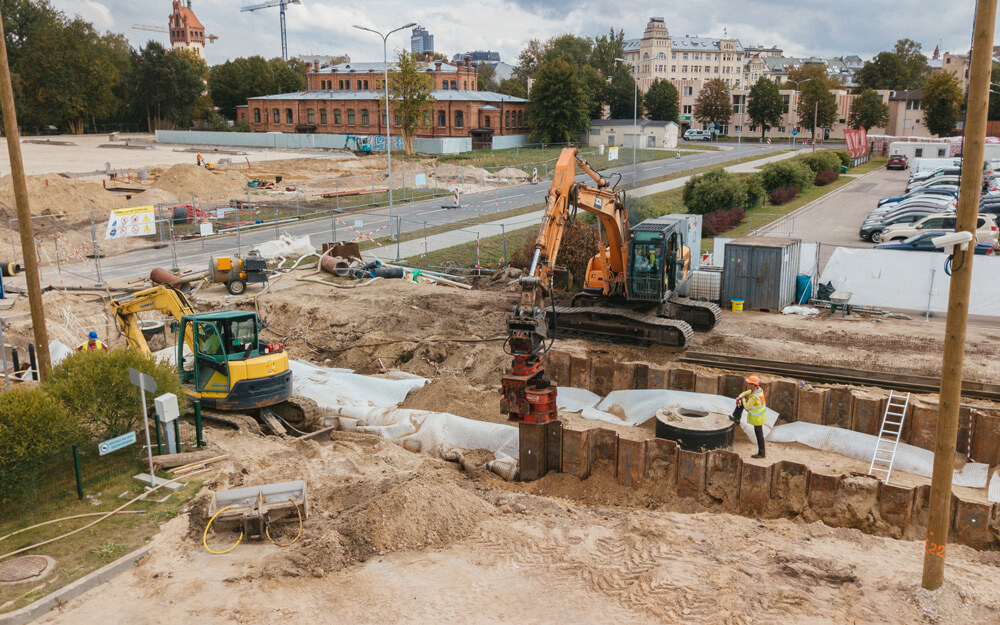 Spraustinių polių įrengimas